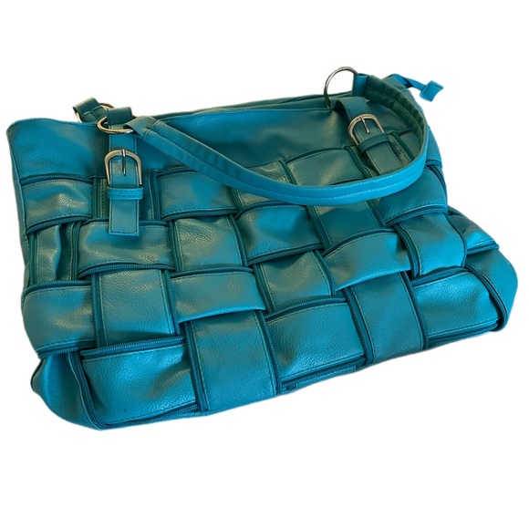 Beautiful Turquoise Shoulder Bag - None Branded. Has a broken zipper inside. - Picture 2 of 6